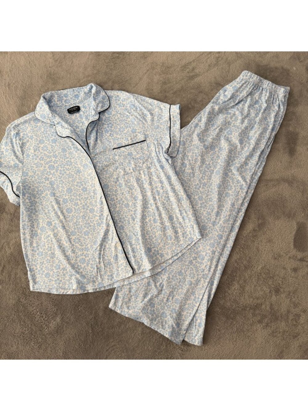 Kate Spade Light Blue Floral Pajamas Set XL Short Sleeve Shirt Cropped Pants